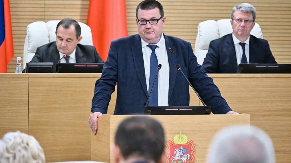Вместе с министром соцразвития региона Андреем Кирюхиным представили Мособлдуме закон, которым уточнили условия предоставления многодетной семье меры социальной поддержки в виде единовременной денежной выплаты взамен предоставления земельного участка