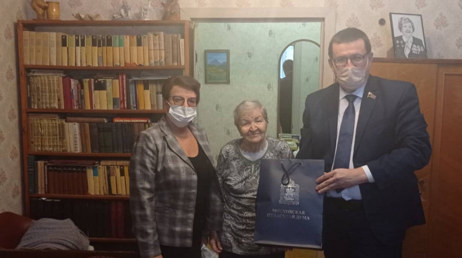 КАШИРА. Накануне нового года Андрей Голубев навестил  участника Великой Отечественной войны Веру Ивановну Панову.