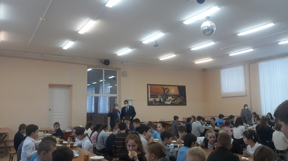 ОЖЕРЕЛЬЕ. Андрей Голубев продолжает контроль за школьным питанием