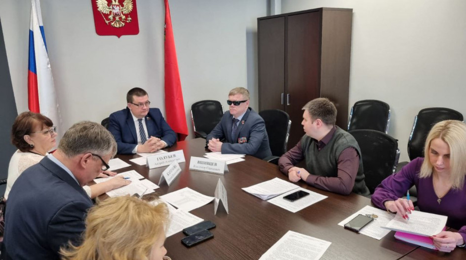 Провёл очередное заседание Комитета по социальной политике и здравоохранению.