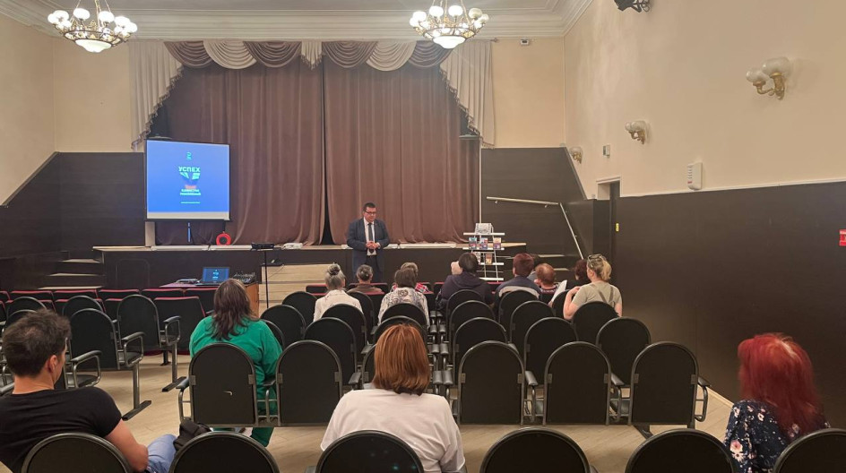 ЖИЛЕВО.  В рамках патриотической программы партии"Единой России" «Успех V единстве поколений» прошла встреча с жителями В Доме культуры п. Жилево прошел познавательный час.