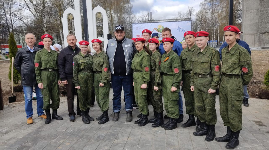 СТУПИНО. Андрей Голубев принял участие в акции "Лес Победы"