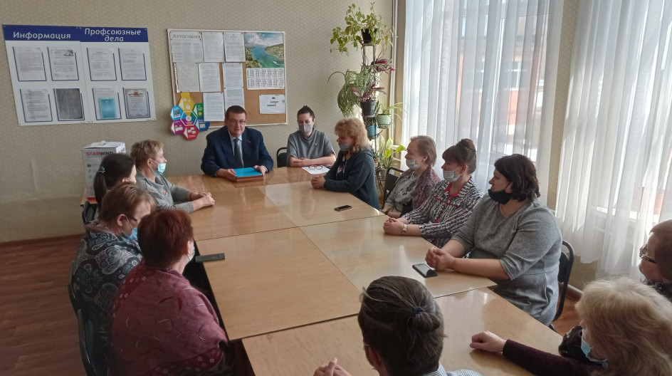 ГОРОДИЩЕ. Андрей Голубев исполнил наказы коллектива сельской школы