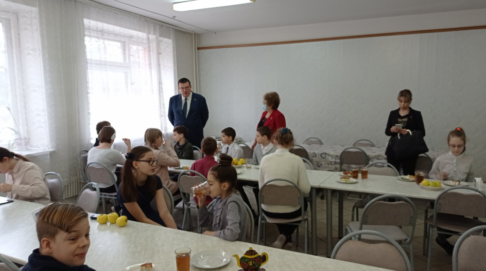 ПРОТВИНО. Андрей Голубев: "Питание школьников в школе №1 на высоте!"