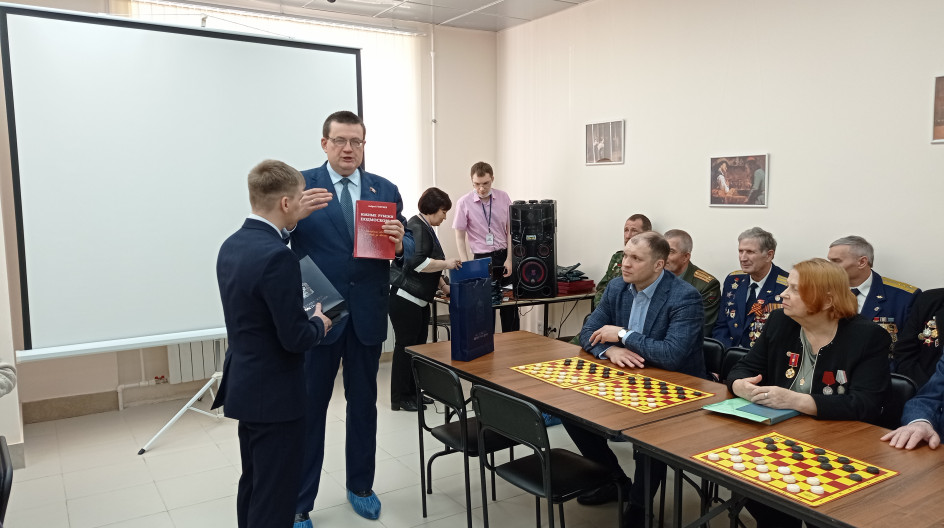 СТУПИНО. Андрей Голубев принял участие в открытие Дома шашек и фествиаля шашек в честь первого полета человека в космос