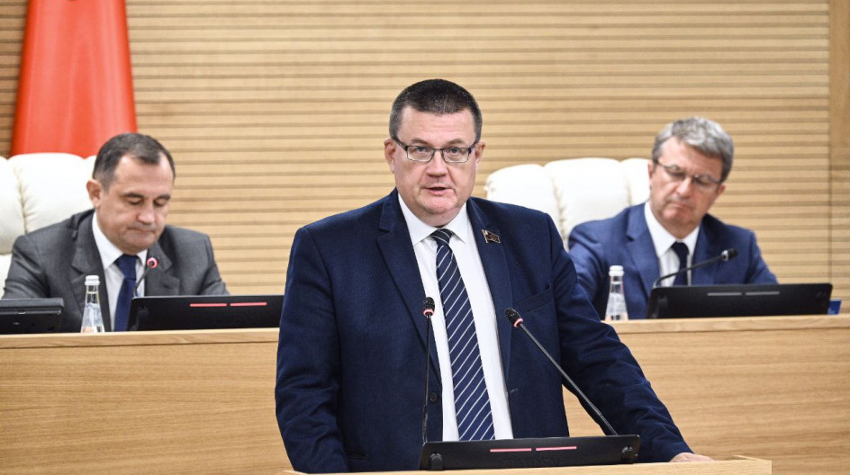 Андрей Голубев представил региональному парламенту проект закона вводящий дополнительную меру поддержки -сирот.