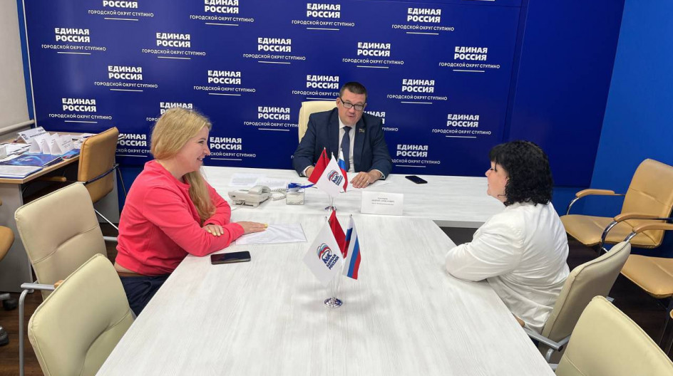 СТУПИНО. Встретился с мамой нашего защитника. 