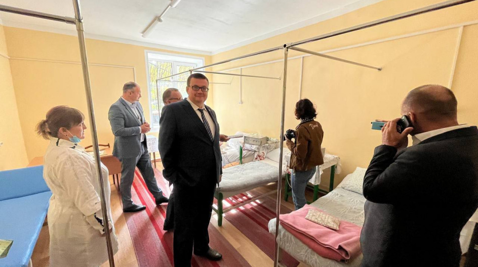 БОГАТИЩЕВО. Ознакомился с ходом ремонтных работ в Богатищевской амбулатории.