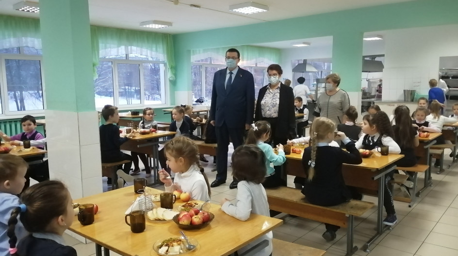 КАШИРА. Андрей Голубев провёл мониторинг качества питания школьников в школе №4