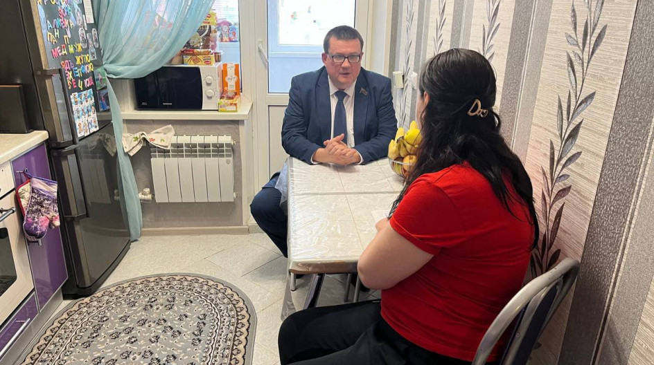 ОЖЕРЕЛЬЕ. В очередной раз навестил семью нашего защитника.