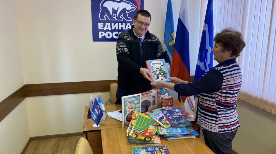 КАШИРА. Андрей Голубев принял участие в акции "Книги-Донбассу".
