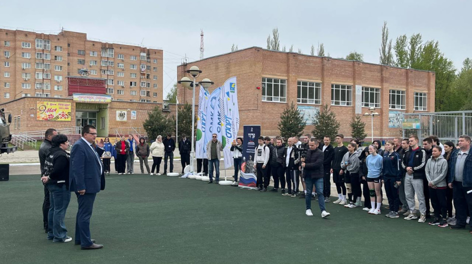 СТУПИНО. В рамках реализации патриотической программы партии "Единая Россия" "Успех V единстве поколений" встретился с участниками регионального спортивного фестиваля «Рекорд Победы»