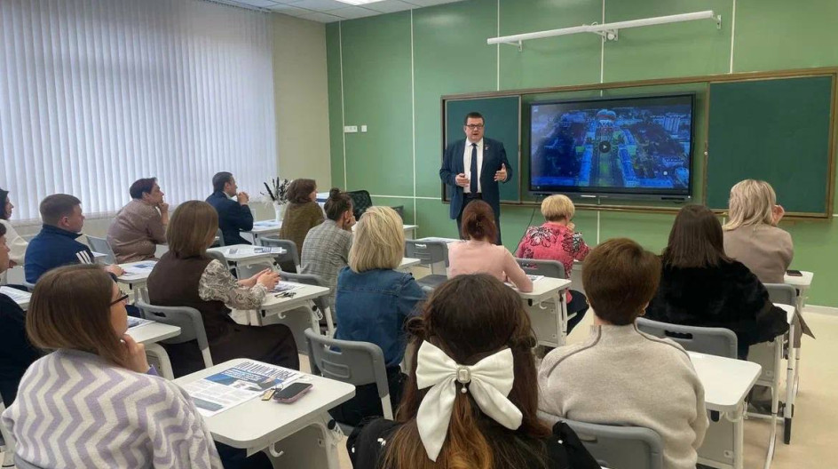 СТУПИНО. В школе № 8 встретился с коллективом и жителями городского округа Ступино