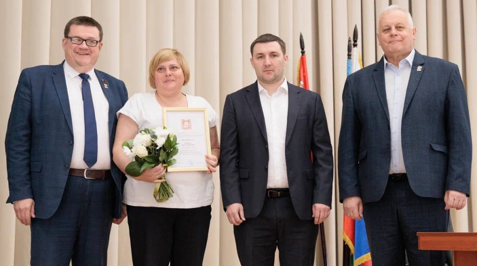КАШИРА. Накануне дня труда и весны 1 мая вручил награды губернатора