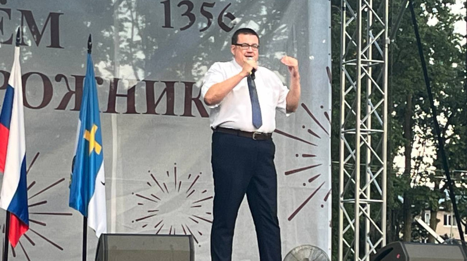 ОЖЕРЕЛЬЕ. Поздравил земляков с днём города и с днём железнодорожника! Вручил награды Московской областной Думы труженикам города.