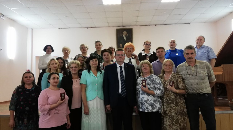 КАШИРА. Филиал детской школы искусств в Кашире - 1 посетил депутат Мособлдумы Андрей Голубев