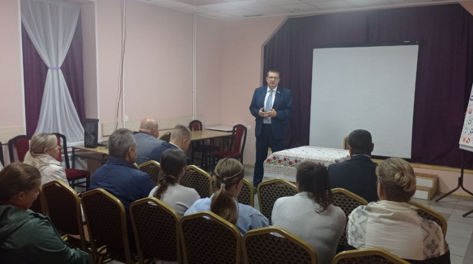 МЕЩЕРИНО. Андрей Голубев исполнил наказы сельского ДК и встретился с его коллективом  вместе с депутатом и кандидатами в депутаты от партии Единая Россия