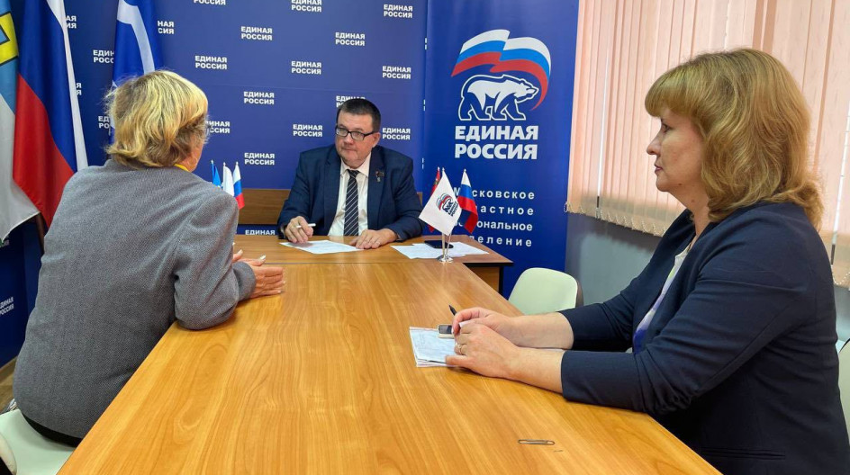 КАШИРА. Провёл прием граждан в общественной приемной партии Единая Россия.