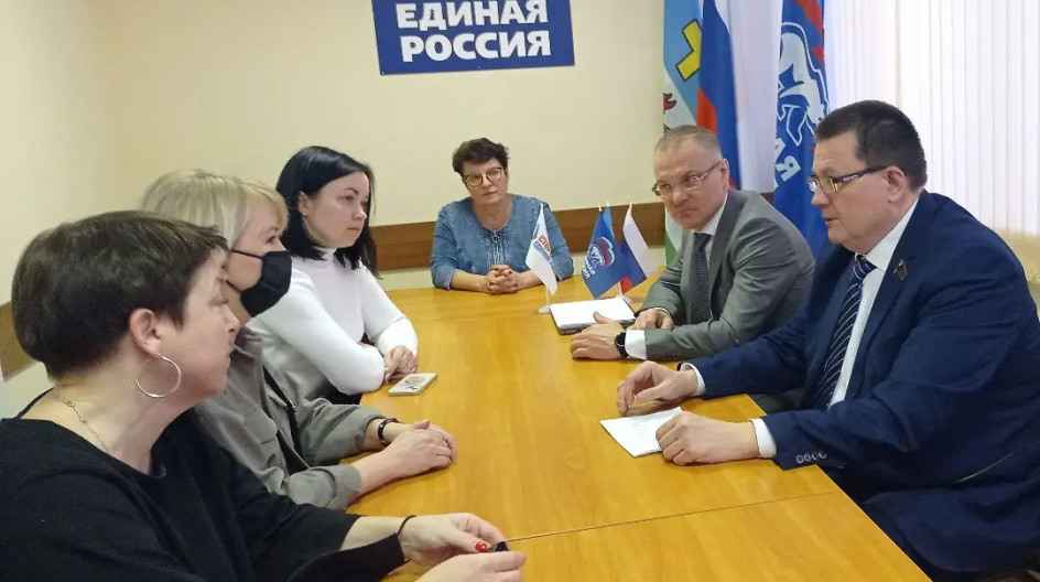 КАШИРА. На этой неделе партия "Единая Россия" проводит тематические приемы граждан по социальным вопросам.