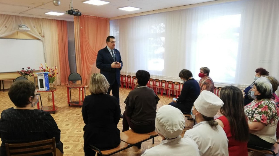 ОЗЁРЫ. Депутат Мособлдумы Андрей Голубев встретился с коллективом детского сада №8 «Земляничка»
