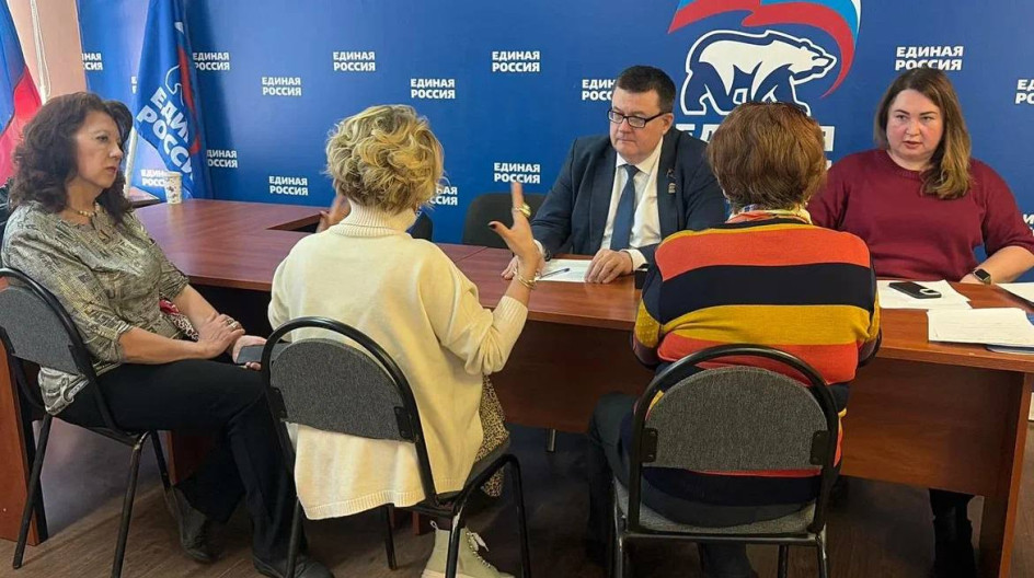 ПРОТВИНО. Провёл прием граждан в общественной приемной партии «ЕДИНАЯ РОССИЯ»