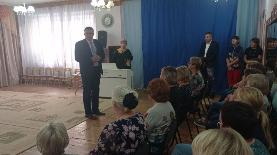 МИХНЕВО. Андрей Голубев исполнил наказы детсада и встретился с его коллективом  вместе с депутатом от партии Единая Россия