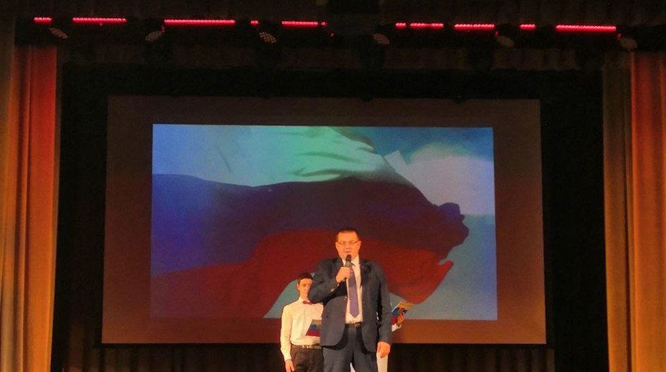 ОЖЕРЕЛЬЕ. Андрей Голубев поздравил земляков с днём народного единства и принял участие в благотворительном сборе средств участникам СВО
