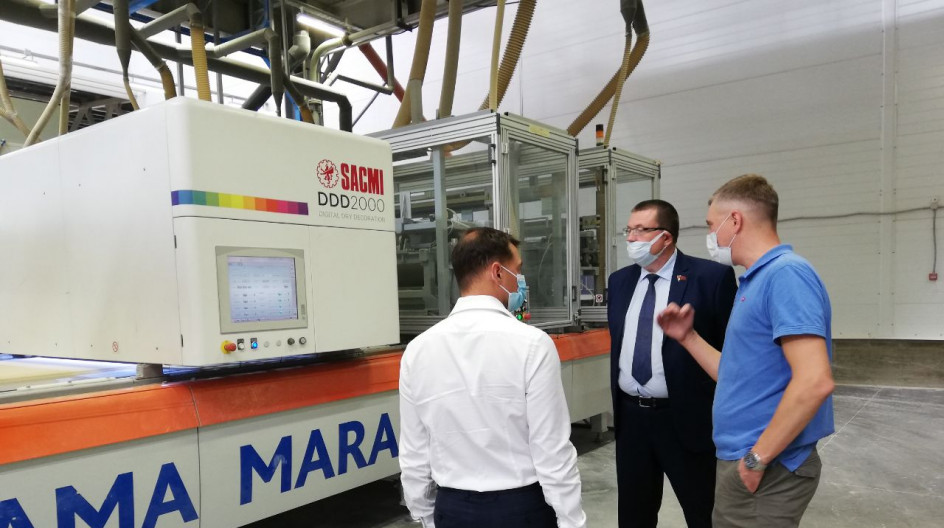 МАЛИНО. Андрей Голубев осмотрел новую линию на заводе "Kerama Marazzi"