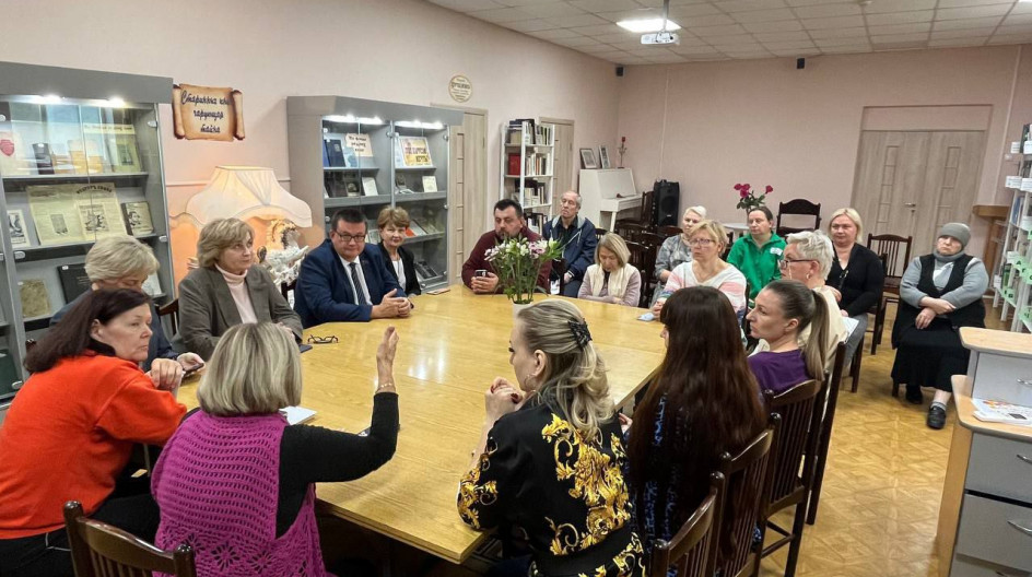 ПУЩИНО. Встретился с коллективом Пущинской библиотеки