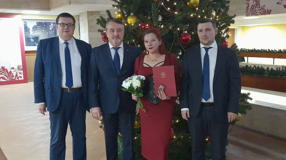 КАШИРА. Накануне Нового года провели  награждение волонтёров округа Мероприятие стало ярким событием, подчеркивающим значимость вклада неравнодушных земляков в приближение победы в СВО.