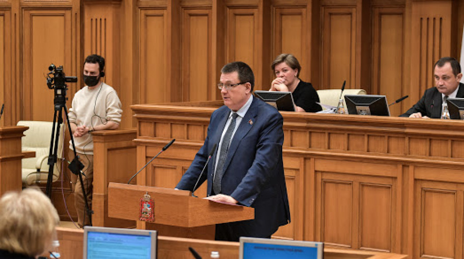 Мособлдума приняла в целом закон о социальном контракте ,представленный Андреем Голубевым на пленарном заседании 8 апреля