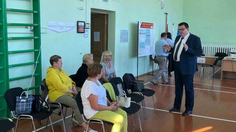 ОЖЕРЕЛЬЕ. Начался второй день голосования на выборах депутатов Совета депутатов городского округа Кашира. Все участки открылись вовремя и штатно. Посетил два избирательных участка №3764 и №810 расположенные в школе-интернате микрорайона Ожерелье.