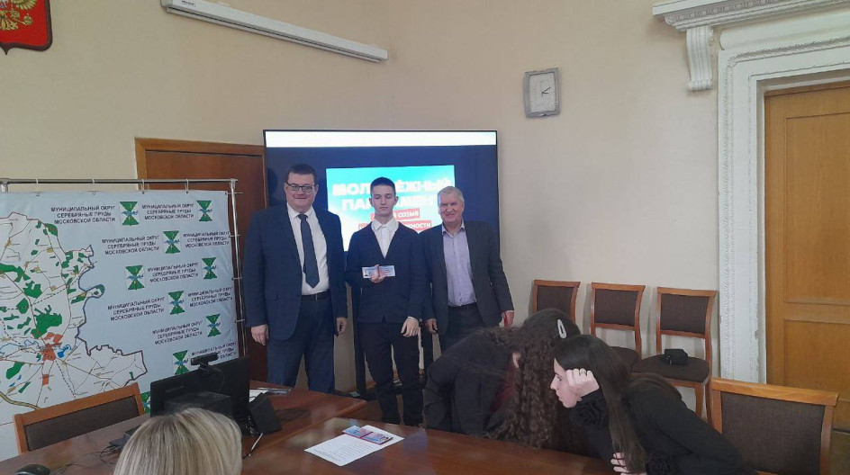 СЕРЕБРЯНЫЕ ПРУДЫ. встретился, с новым составом молодежного парламента