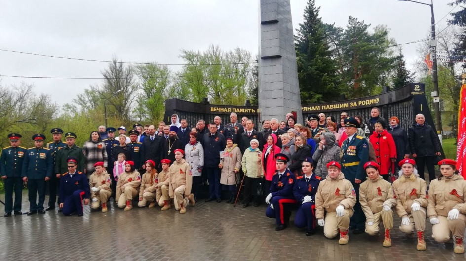 КАШИРА. Андрей Голубев возложил цветы на Аллее Славы
