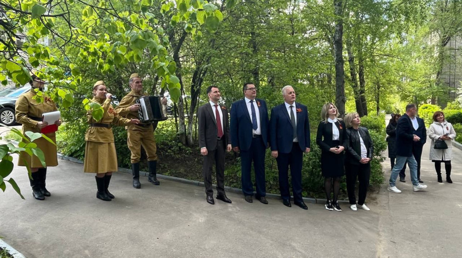 КАШИРА. Принял участие в партийной акции "Парад у дома ветерана".