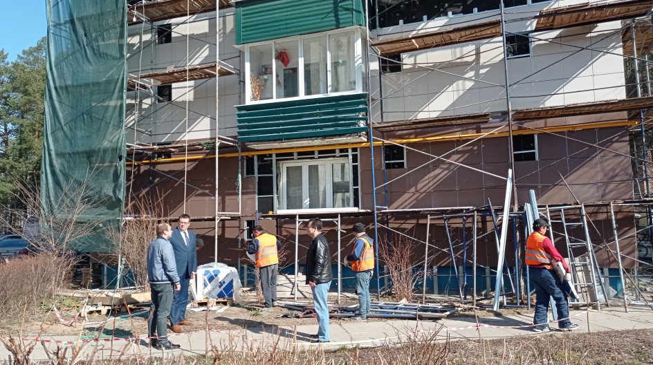 ПРОТВИНО. Андрей Голубев проверил ход капитального ремонта домов по улице Победы
