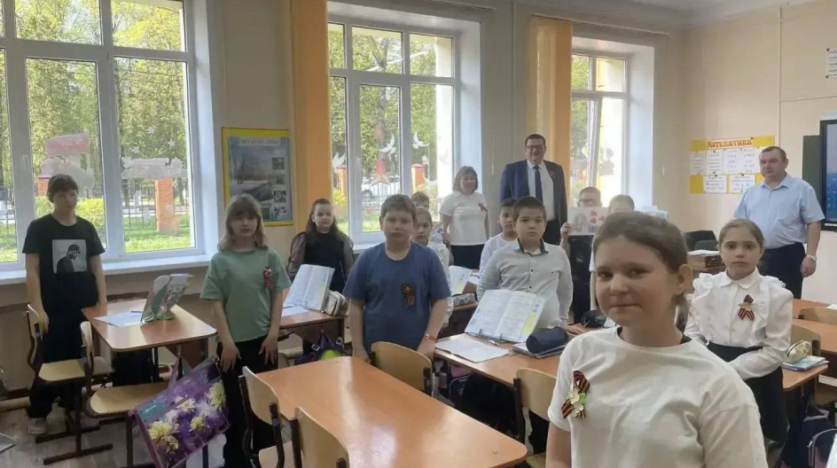 ОЖЕРЕЛЬЕ. Ежегодно школа-интернат Ожерелье присоединяется к акции партии «Единая Россия» «Окна Победы».
