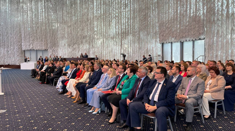 С днём социального работника поздравил сегодня по поручению председателя Мособлдумы Игоря Брынцалова всех сотрудников социальной защиты Московской области.