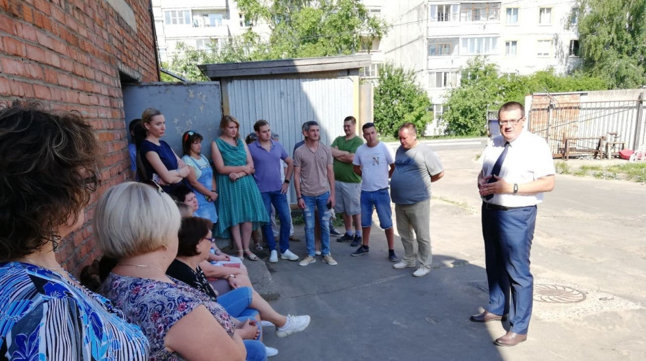 ОЗЁРЫ. Областной депутат Андрей Голубев провёл рабочую встречу с сотрудниками МП «РЭУ» в Озёрах