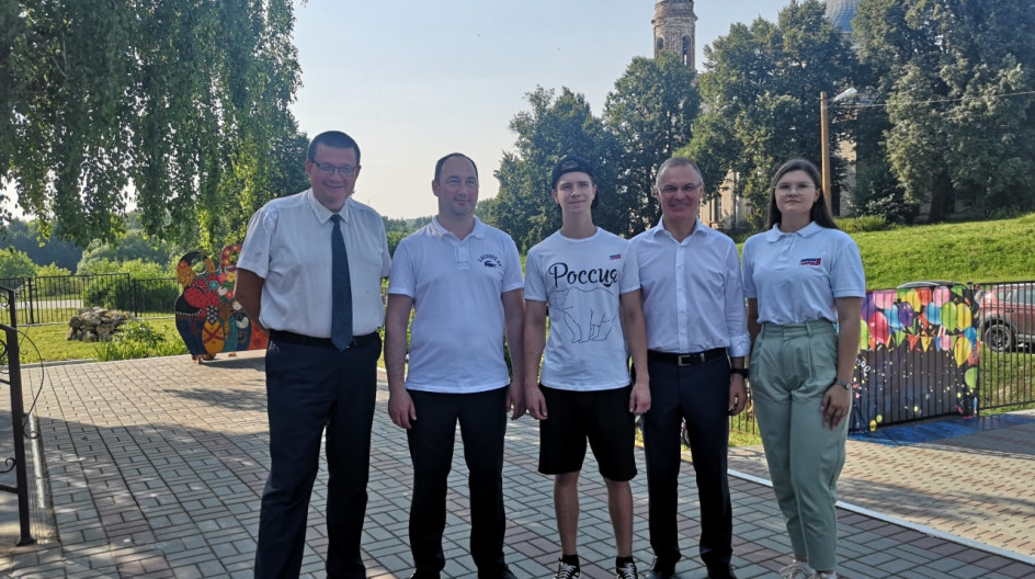 ИВАНОВСКОЕ. «С праздником, село родное!» В Ивановском депутат Мособлдумы Андрей Голубев поздравил земляков с Днём села