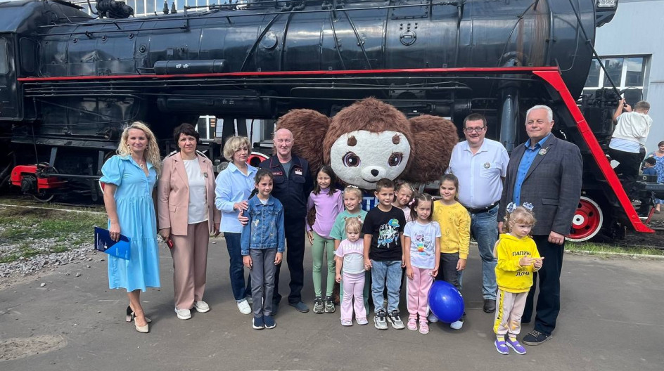 ОЖЕРЕЛЬЕ. С утра поздравляю земляков с Днём железнодорожника