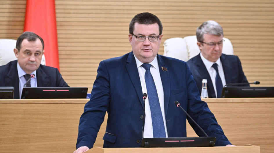 Вместе с министром социального развития Людмилой Болатаевой прелставил закон о предоставлении бесплатной реабилитации и психолргической помощи участникам СВО