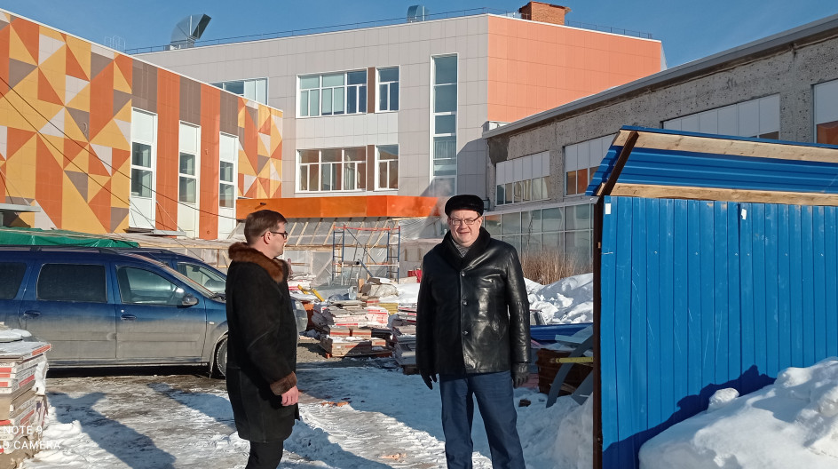 ОЗЁРЫ. Андрей Голубев проверил строительство пристройки к школе №3 в рамках Национальных проектов