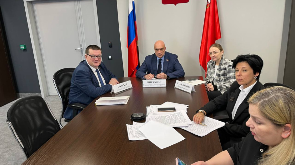 Вместе с коллегами в режиме ВКС принял участие В Правительственном часе» прошедшем вчера в Государственной думе РФ,