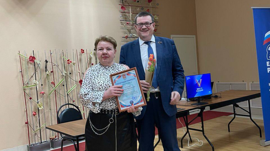 ПРОТВИНО. Поздравил женщин, встречающих праздник на рабочих местах