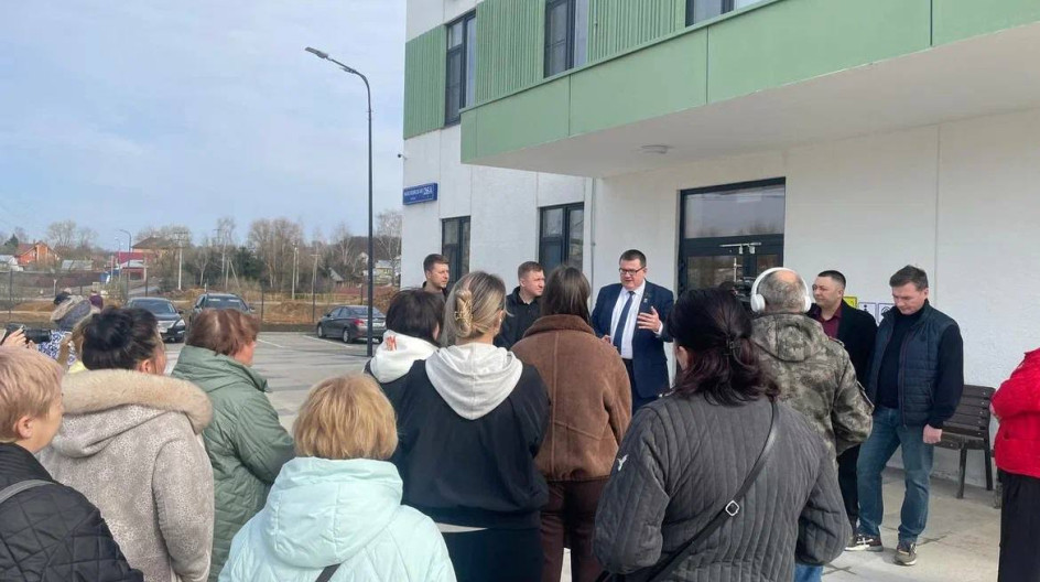 МИХНЕВО .В посёлке Михнево посетил объект вместе с депутатами местного Совета депутатов из фракции «Единая Россия», членами окружной Общественной палаты, жителями поселка.