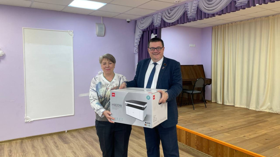 МОЧИЛЫ. Исполнил наказ сельской школы-подарил им печатное МФУ.