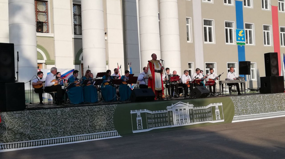 СТУПИНО. Депутат Мособлдумы Андрей Голубев поздравил жителей Ступино с Днём России
