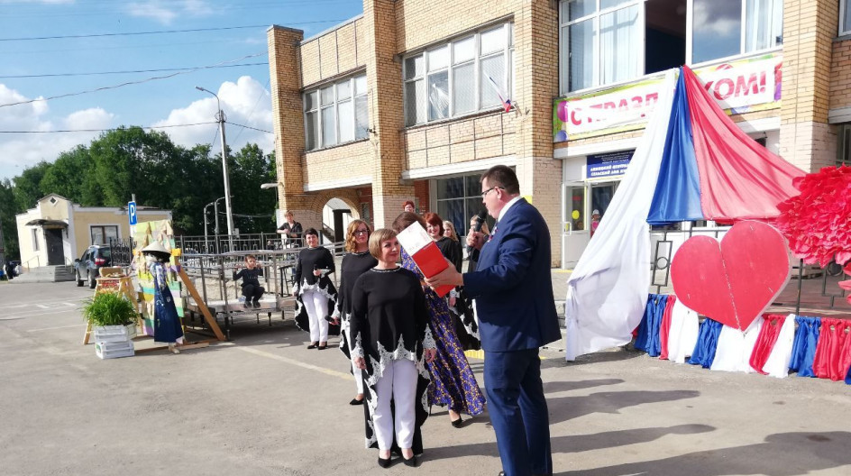 ЛИПИЦЫ. Депутат Мособлдумы Андрей Голубев поздравил жителей Липиц с Днём села и передал музыкальную аппаратуру