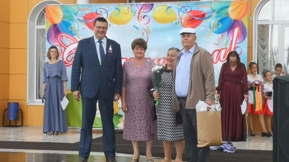 ЛЕОНТЬЕВО. День деревни отметили в Леонтьево. Жителей поздравил депутат Мособлдумы Андрей Голубев